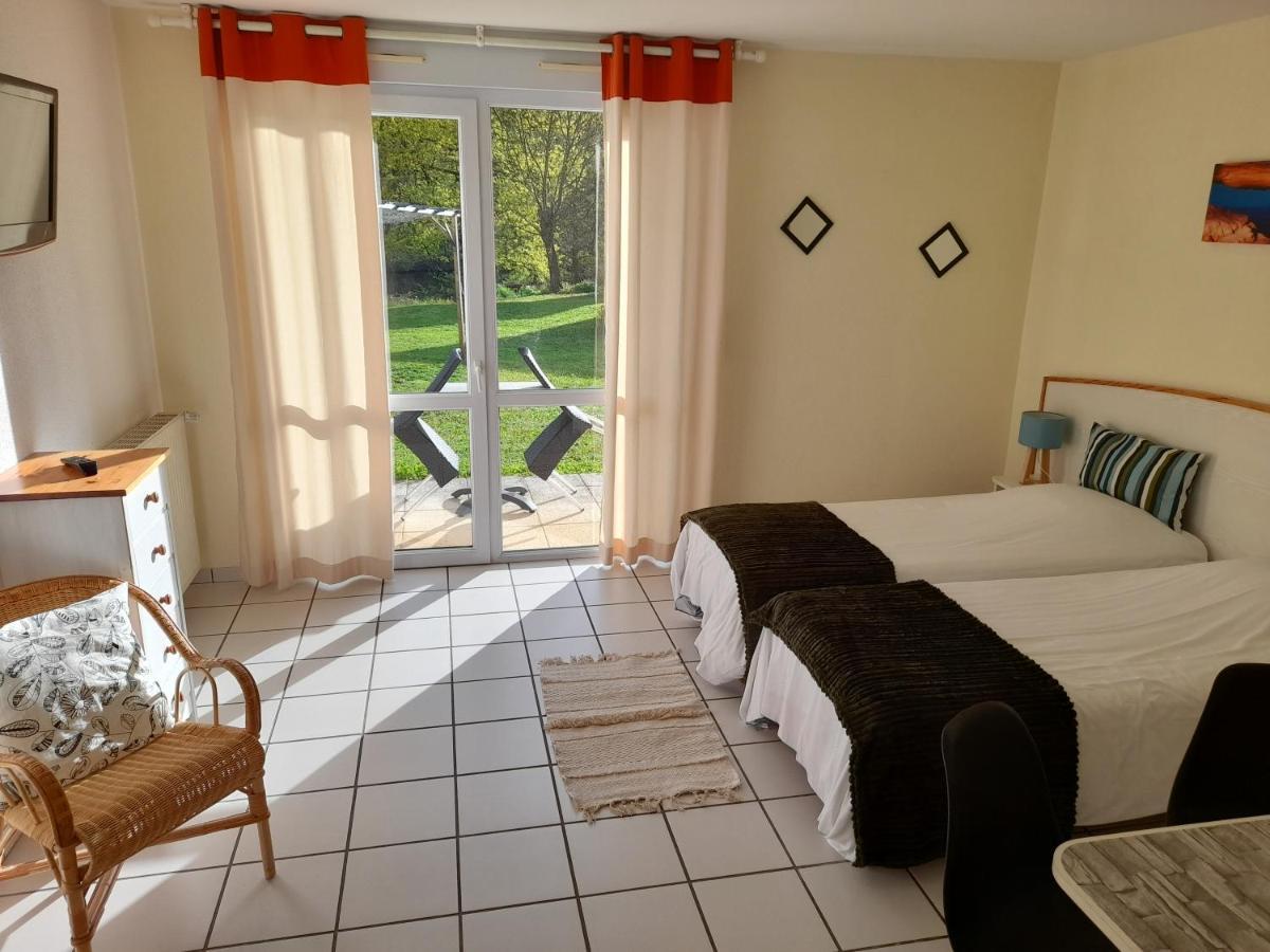 Hotel De L'Ile D'Amour Langeac Exteriör bild